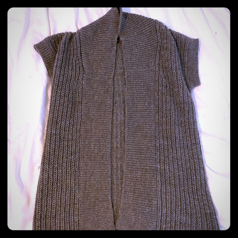 Adorable Gap brown sweater